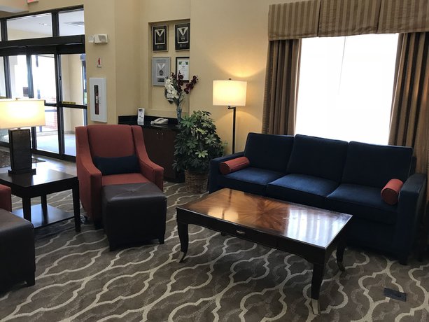 Imagen de los interiores del Hotel Comfort Suites Fredericksburg North. Foto 14