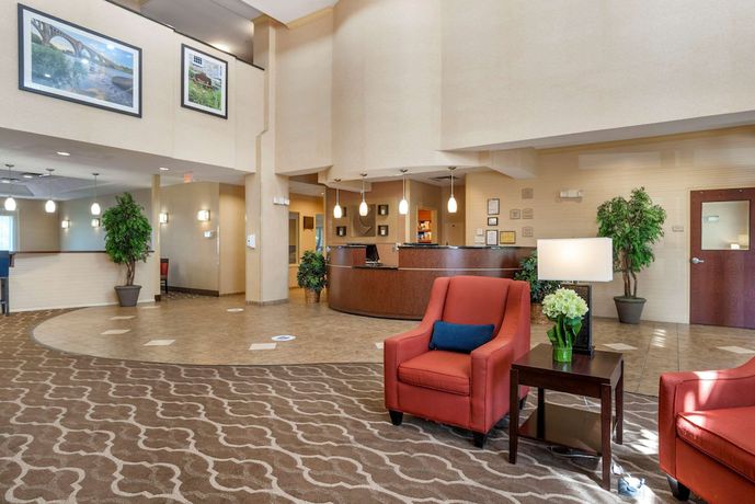 Imagen de los interiores del Hotel Comfort Suites Fredericksburg North. Foto 16