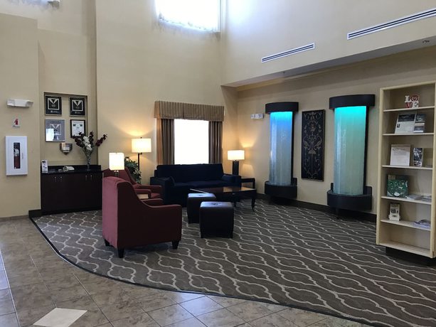 Imagen de los interiores del Hotel Comfort Suites Fredericksburg North. Foto 17