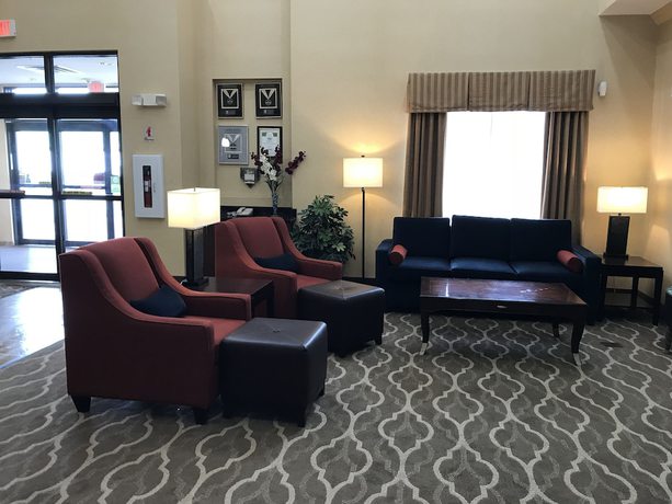 Imagen de los interiores del Hotel Comfort Suites Fredericksburg North. Foto 18