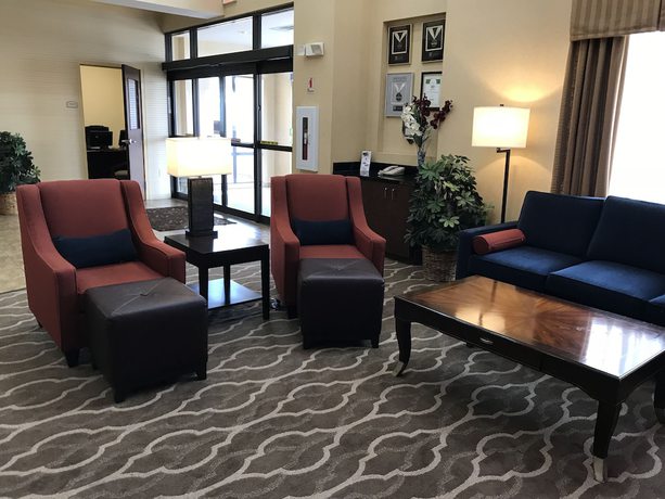 Imagen de los interiores del Hotel Comfort Suites Fredericksburg North. Foto 19
