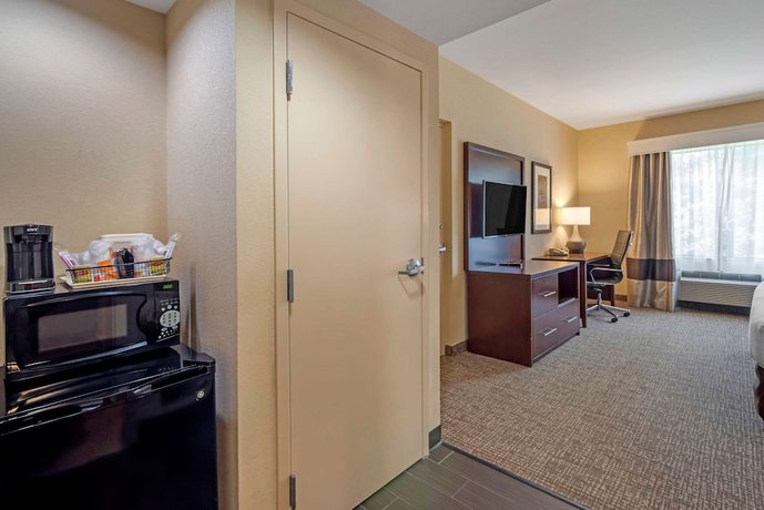 Imagen de la habitación del Hotel Comfort Suites Fredericksburg North. Foto 13