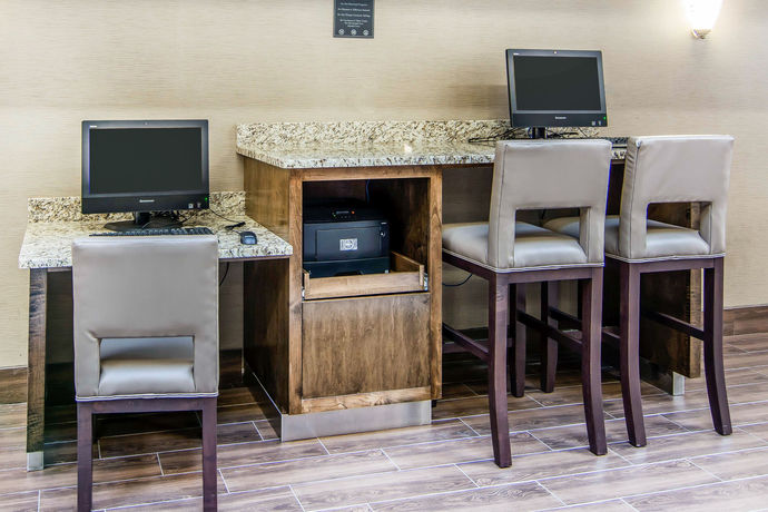 Imagen de los interiores del Hotel Comfort Suites Fredericksburg South. Foto 12