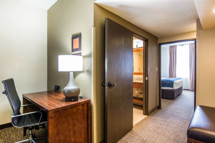 Imagen del bar/restaurante del Hotel Comfort Suites Fredericksburg South. Foto 3