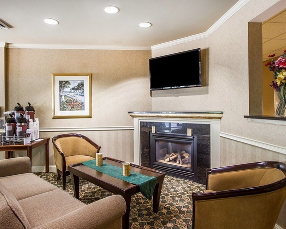 Imagen de los interiores del Hotel Comfort Suites, Freeport. Foto 10