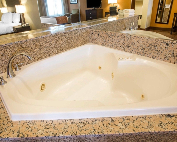 Imagen de la habitación del Hotel Comfort Suites, Fresno. Foto 3