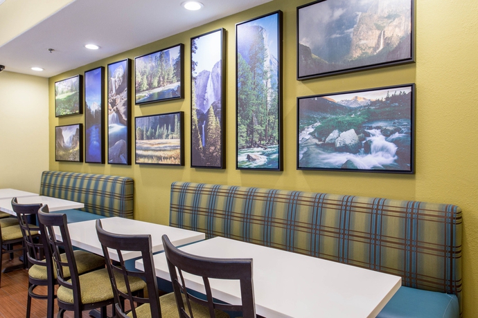 Imagen del bar/restaurante del Hotel Comfort Suites Fresno River Park. Foto 5