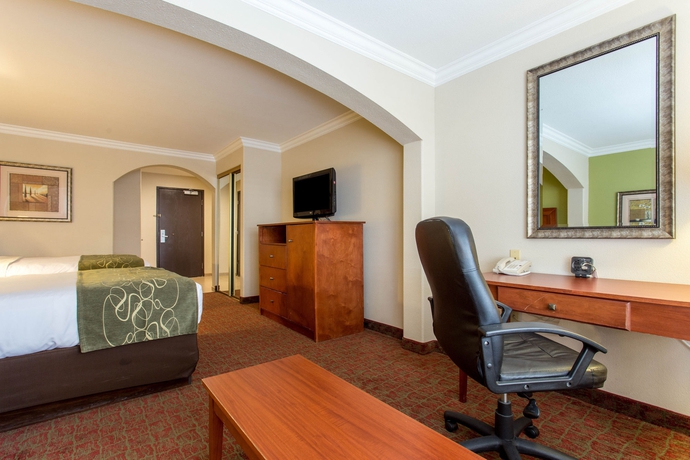 Imagen de los interiores del Hotel Comfort Suites Fresno River Park. Foto 14