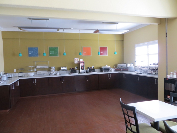 Imagen del bar/restaurante del Hotel Comfort Suites Fresno River Park. Foto 8