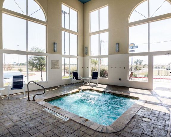 Imagen de la piscina del Hotel Comfort Suites Gainesville. Foto 20