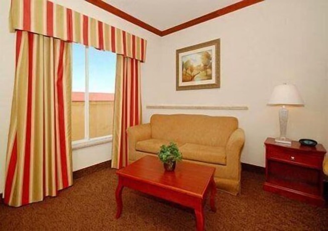 Imagen de la habitación del Hotel Comfort Suites Gainesville. Foto 9