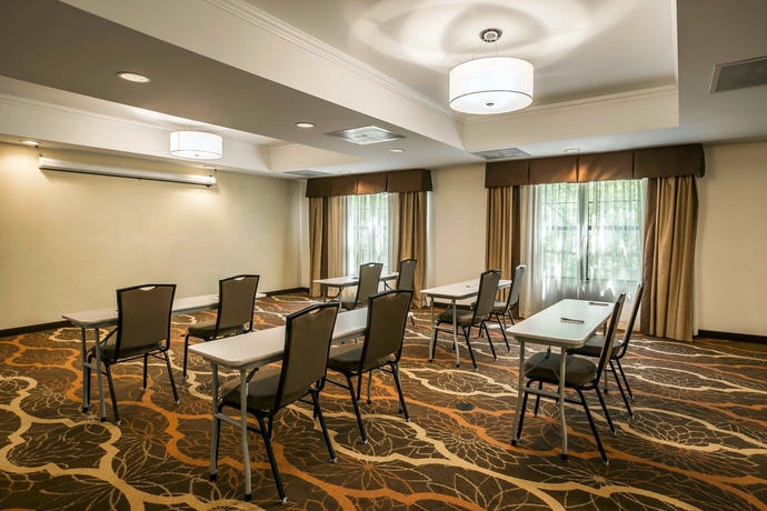 Imagen de los interiores del Hotel Comfort Suites Hanes Mall. Foto 10