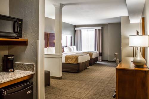 Imagen de la habitación del Hotel Comfort Suites Hartville-North Canton. Foto 1