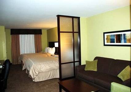 Imagen de la habitación del Hotel Comfort Suites Harvey - New Orleans West Bank. Foto 3
