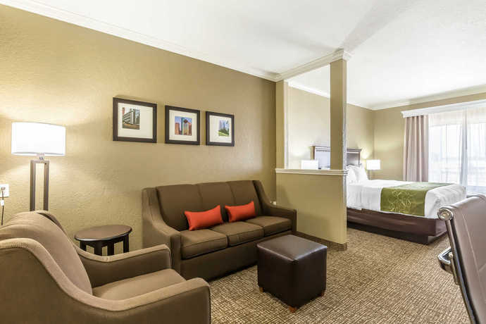 Imagen de la habitación del Hotel Comfort Suites Houston Iah Airport - Beltway 8. Foto 9