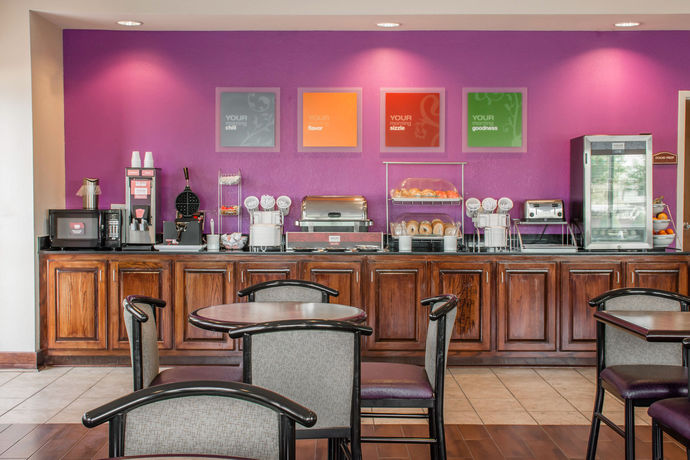 Imagen del bar/restaurante del Hotel Comfort Suites Huntsville Midcity District At Research Park. Foto 4