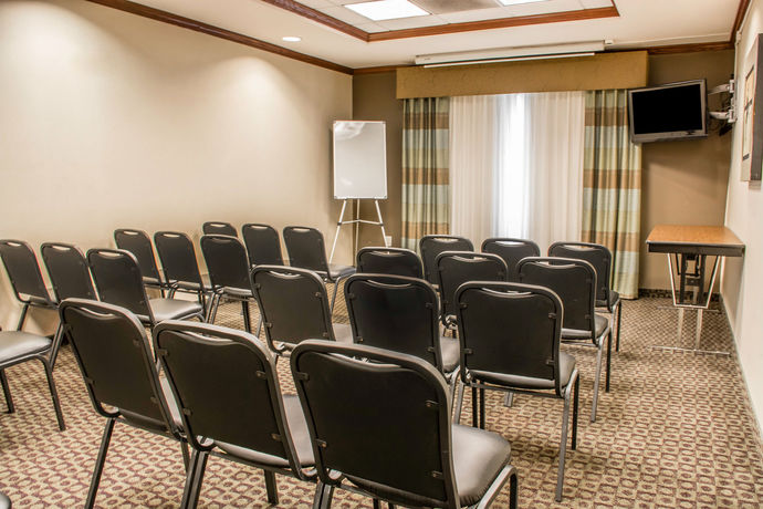Imagen de los interiores del Hotel Comfort Suites Huntsville Midcity District At Research Park. Foto 11