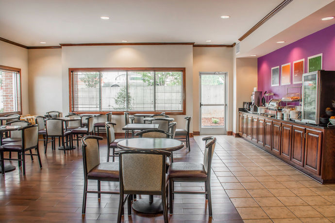 Imagen del bar/restaurante del Hotel Comfort Suites Huntsville Midcity District At Research Park. Foto 5