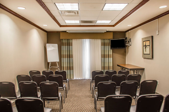 Imagen de los interiores del Hotel Comfort Suites Huntsville Midcity District At Research Park. Foto 16