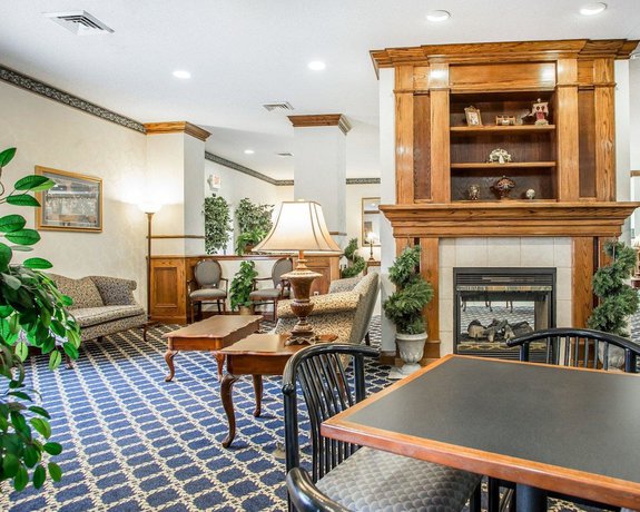 Imagen de los interiores del Hotel Comfort Suites Jefferson City. Foto 19