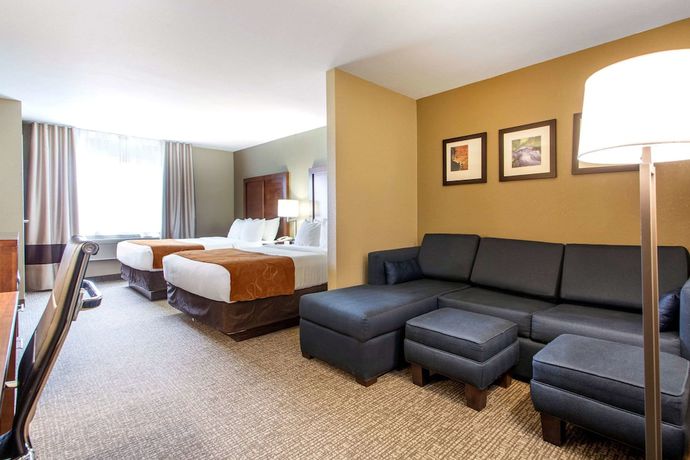 Imagen general del Hotel Comfort Suites Johnson Creek Conference Center. Foto 1