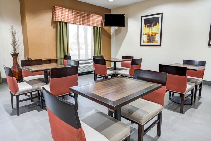 Imagen del bar/restaurante del Hotel Comfort Suites Kansas City - Liberty. Foto 3