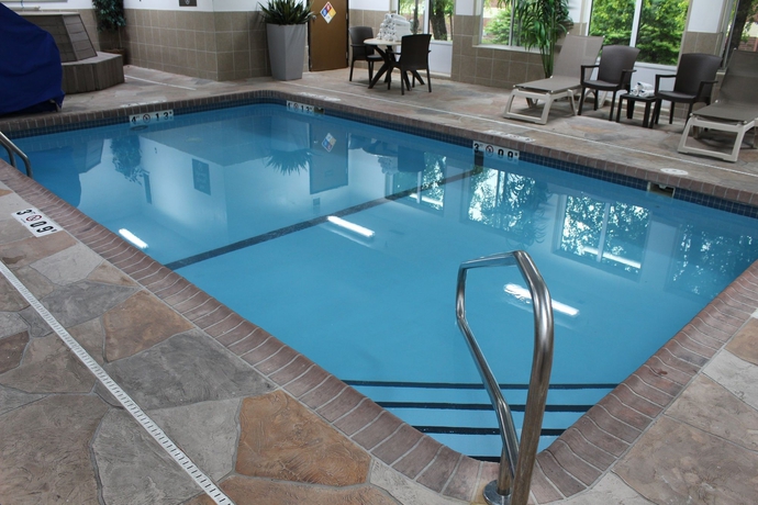Imagen de la piscina del Hotel Comfort Suites Kansas City - Liberty. Foto 15