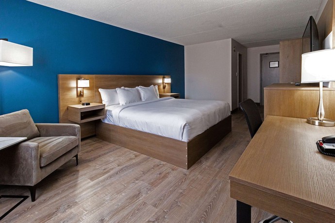 Imagen de la habitación del Hotel Comfort Suites Kingston Central. Foto 8