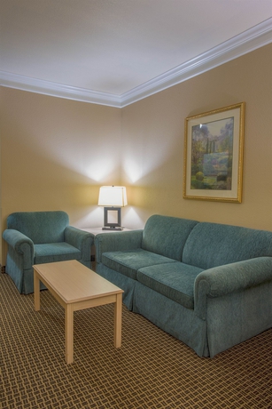 Imagen de los interiores del Hotel Comfort Suites Kingwood Houston North. Foto 12