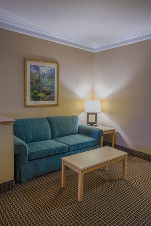 Imagen de los interiores del Hotel Comfort Suites Kingwood Houston North. Foto 15