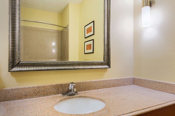Imagen de la habitación del Hotel Comfort Suites Lake Charles. Foto 14
