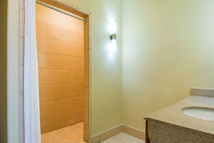 Imagen de la habitación del Hotel Comfort Suites Lake Charles. Foto 15