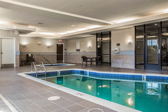 Imagen de la piscina del Hotel Comfort Suites Lake Norman - Huntersville. Foto 16