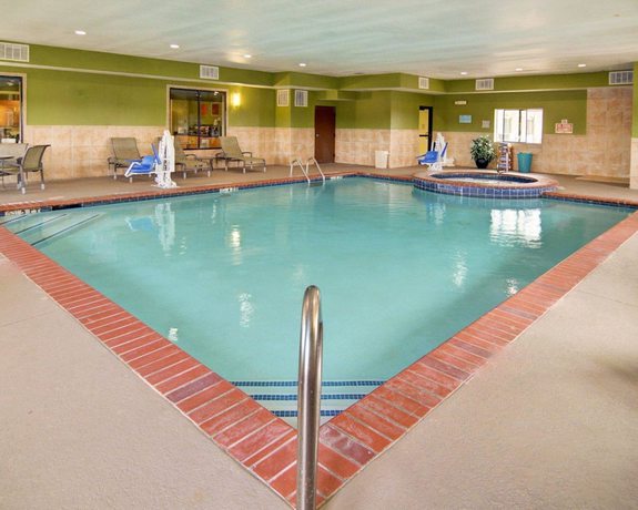 Imagen de la piscina del Hotel Comfort Suites Lindale - Tyler North. Foto 18