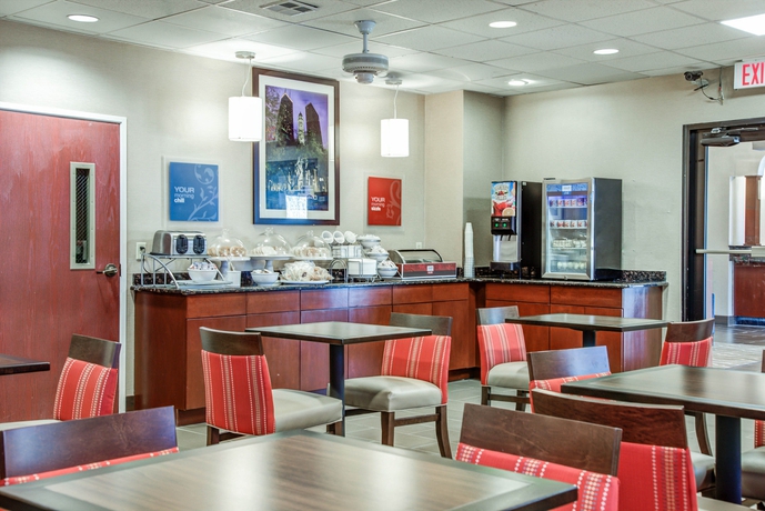 Imagen del bar/restaurante del Hotel Comfort Suites Lombard - Addison. Foto 2