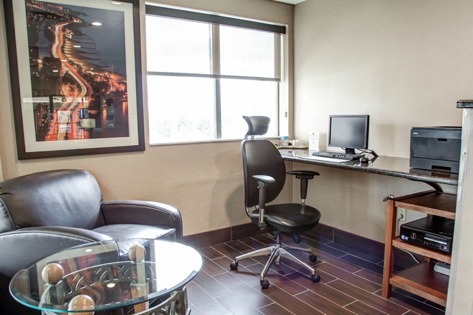 Imagen de los interiores del Hotel Comfort Suites Lombard - Addison. Foto 15