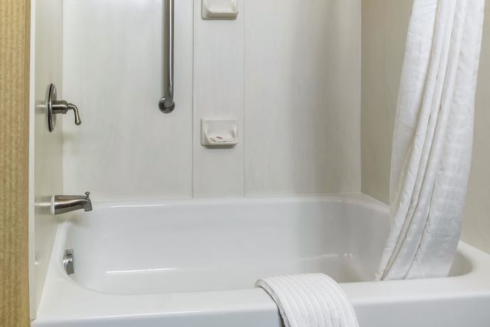 Imagen de la habitación del Hotel Comfort Suites Louisville Airport. Foto 7