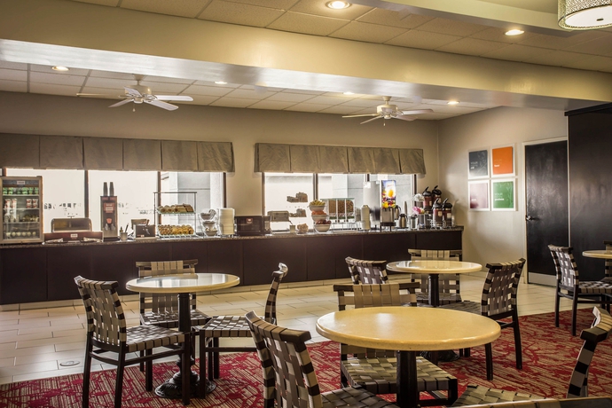 Imagen del bar/restaurante del Hotel Comfort Suites Lumberton. Foto 4