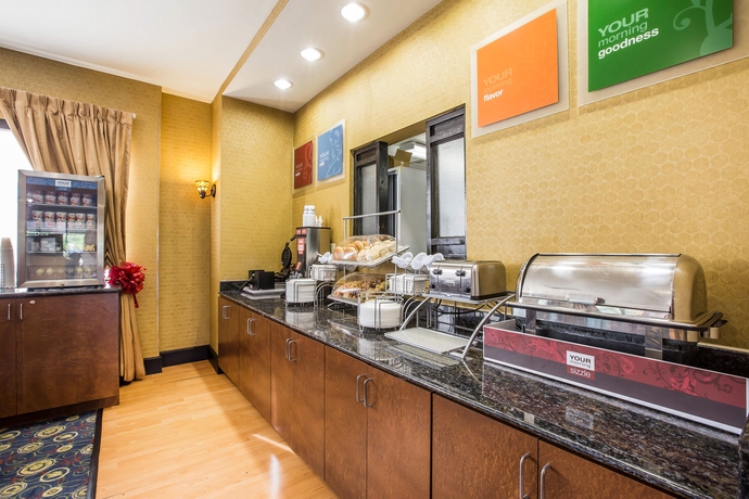 Imagen del bar/restaurante del Hotel Comfort Suites Macon. Foto 2