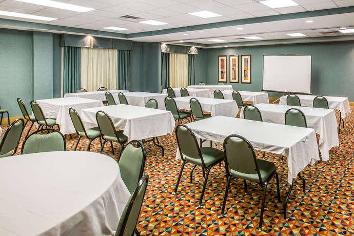 Imagen de los interiores del Hotel Comfort Suites Macon. Foto 11