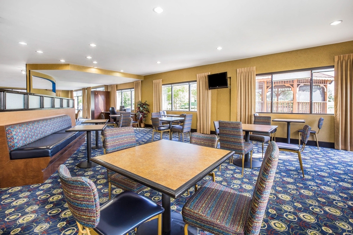 Imagen de los interiores del Hotel Comfort Suites Macon. Foto 12