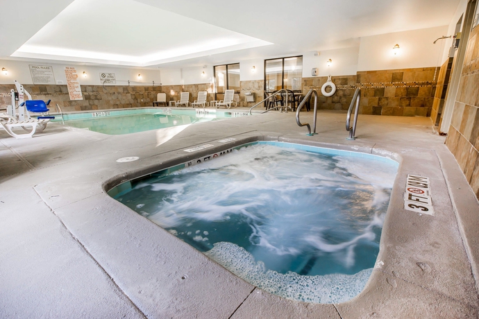 Imagen de la piscina del Hotel Comfort Suites Macon. Foto 15