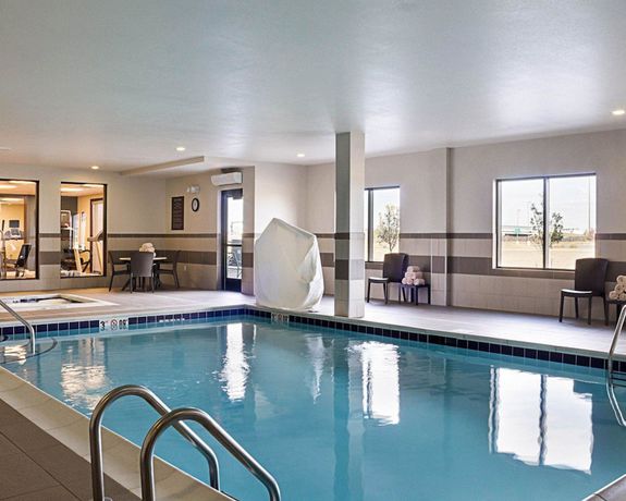 Imagen de la piscina del Hotel Comfort Suites Medical Center. Foto 20