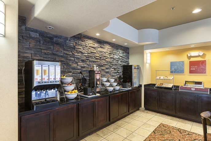 Imagen del bar/restaurante del Hotel Comfort Suites Medical Center Near Six Flags. Foto 2