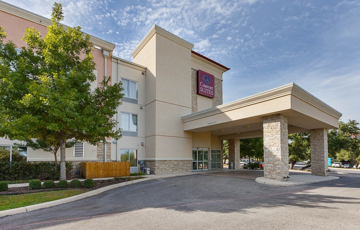 Imagen de los exteriores del Hotel Comfort Suites Medical Center Near Six Flags. Foto 9