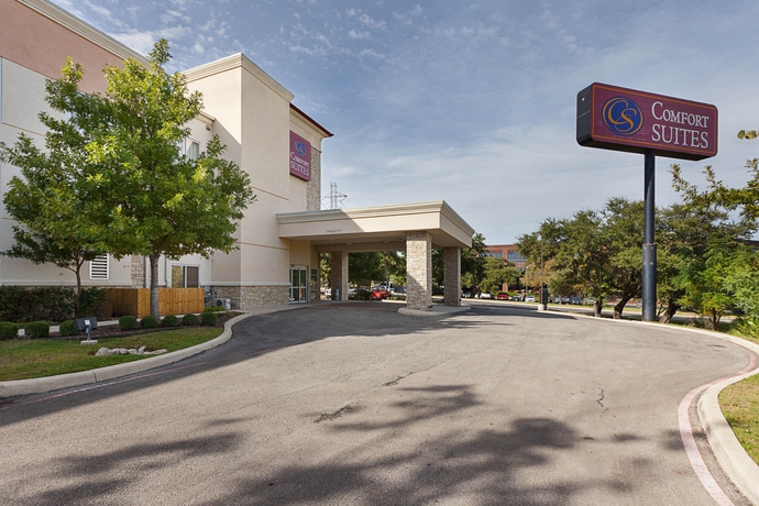 Imagen de los exteriores del Hotel Comfort Suites Medical Center Near Six Flags. Foto 10
