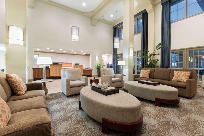 Imagen de los interiores del Hotel Comfort Suites Medical District near Mall of Louisiana. Foto 19