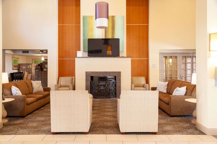 Imagen de los interiores del Hotel Comfort Suites Medical District near Mall of Louisiana. Foto 20