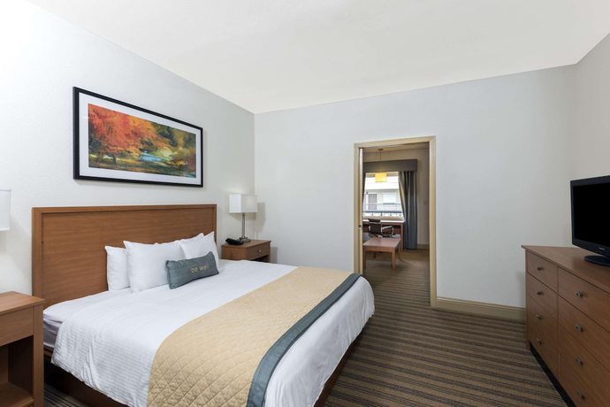 Imagen de la habitación del Hotel Comfort Suites Medical District near Mall of Louisiana. Foto 8