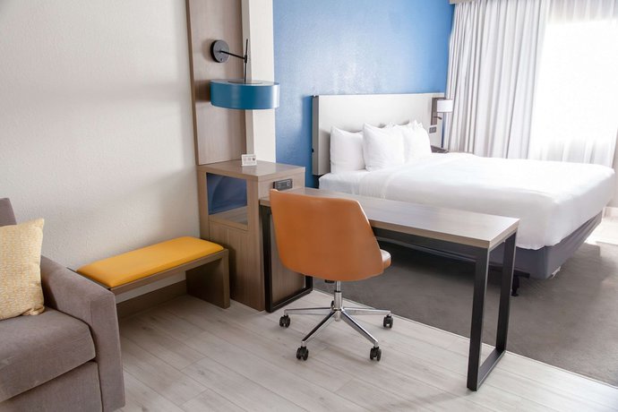 Imagen de la habitación del Hotel Comfort Suites Medical District near Mall of Louisiana. Foto 9